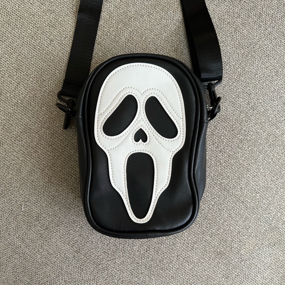 Ghost Face Bag - Picture 2 of 5